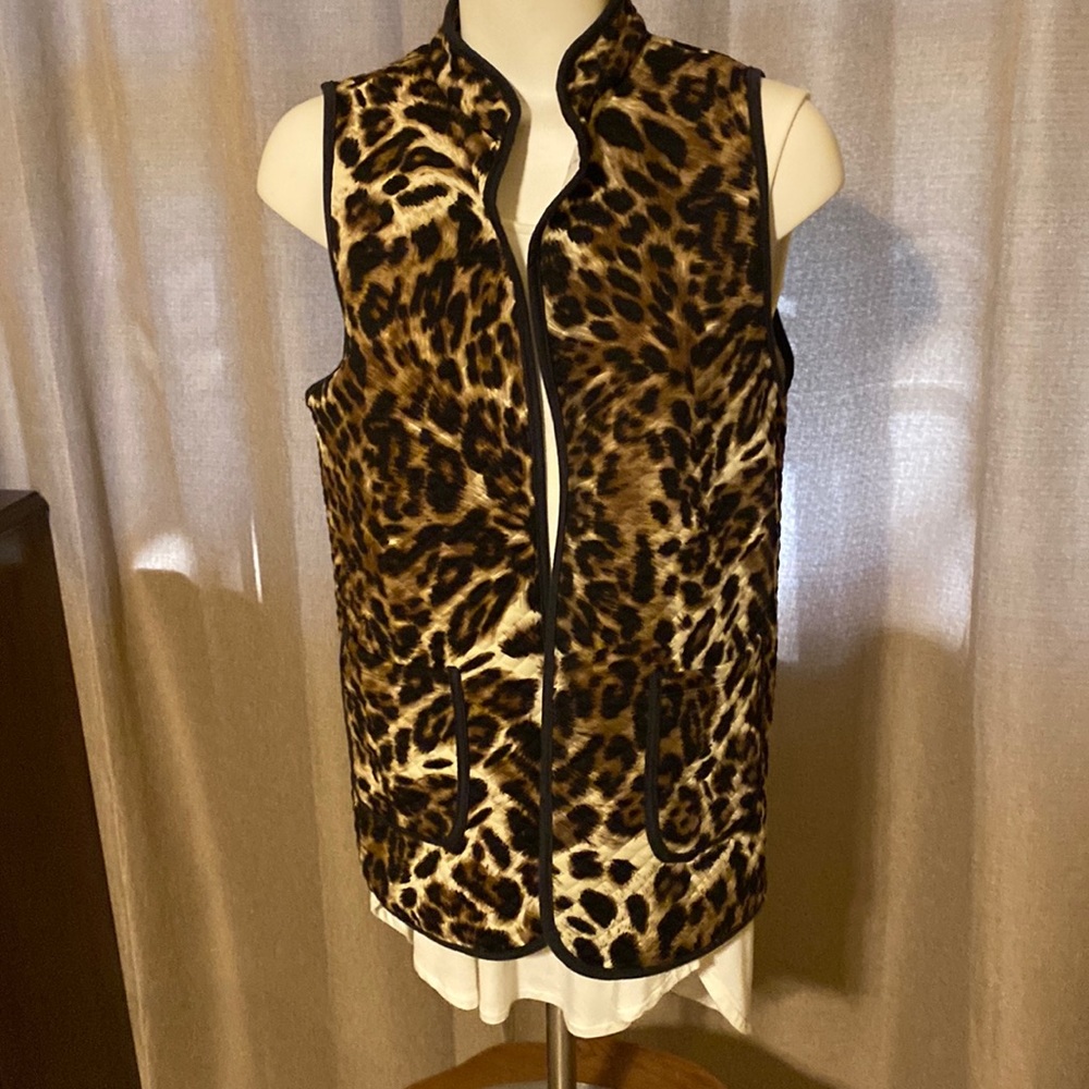 Light weight leopard print vest